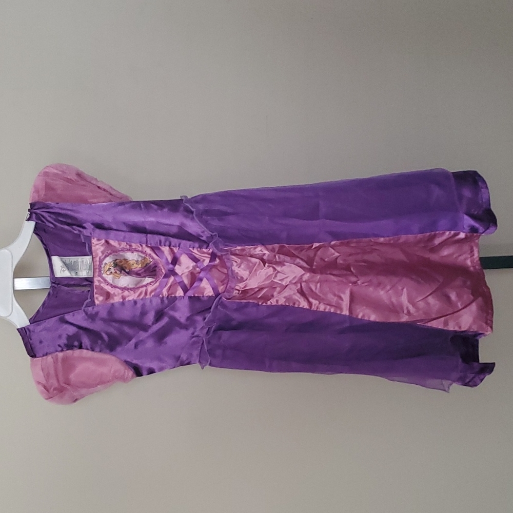 🫱🏿‍🫲🏾 Girls Rapanza Halloween Costume in a Size 7/8